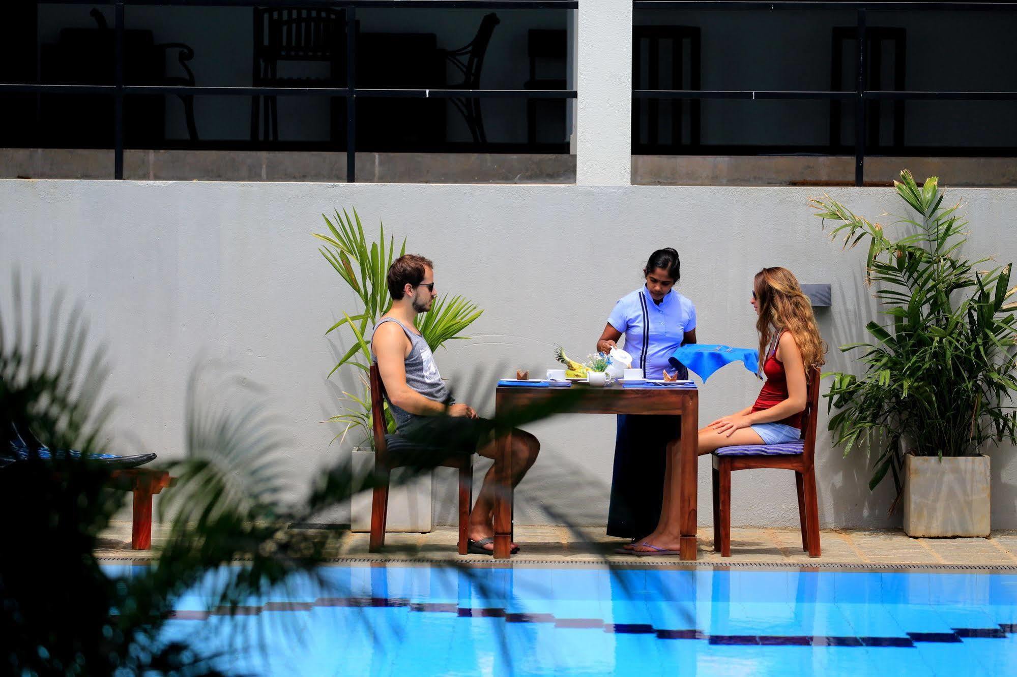 The Blue Wave Hotel Vịnh Arugam Ngoại thất bức ảnh