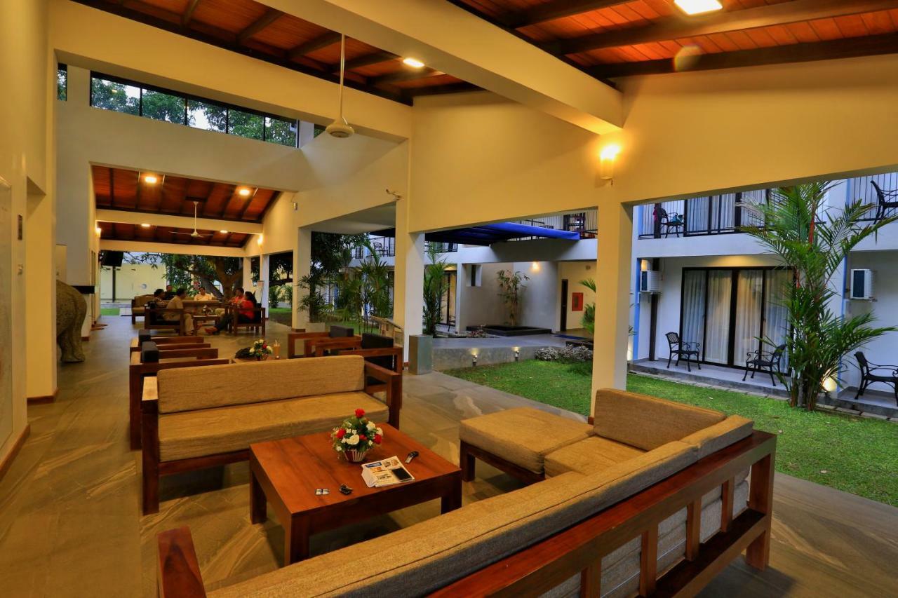 The Blue Wave Hotel Vịnh Arugam Ngoại thất bức ảnh