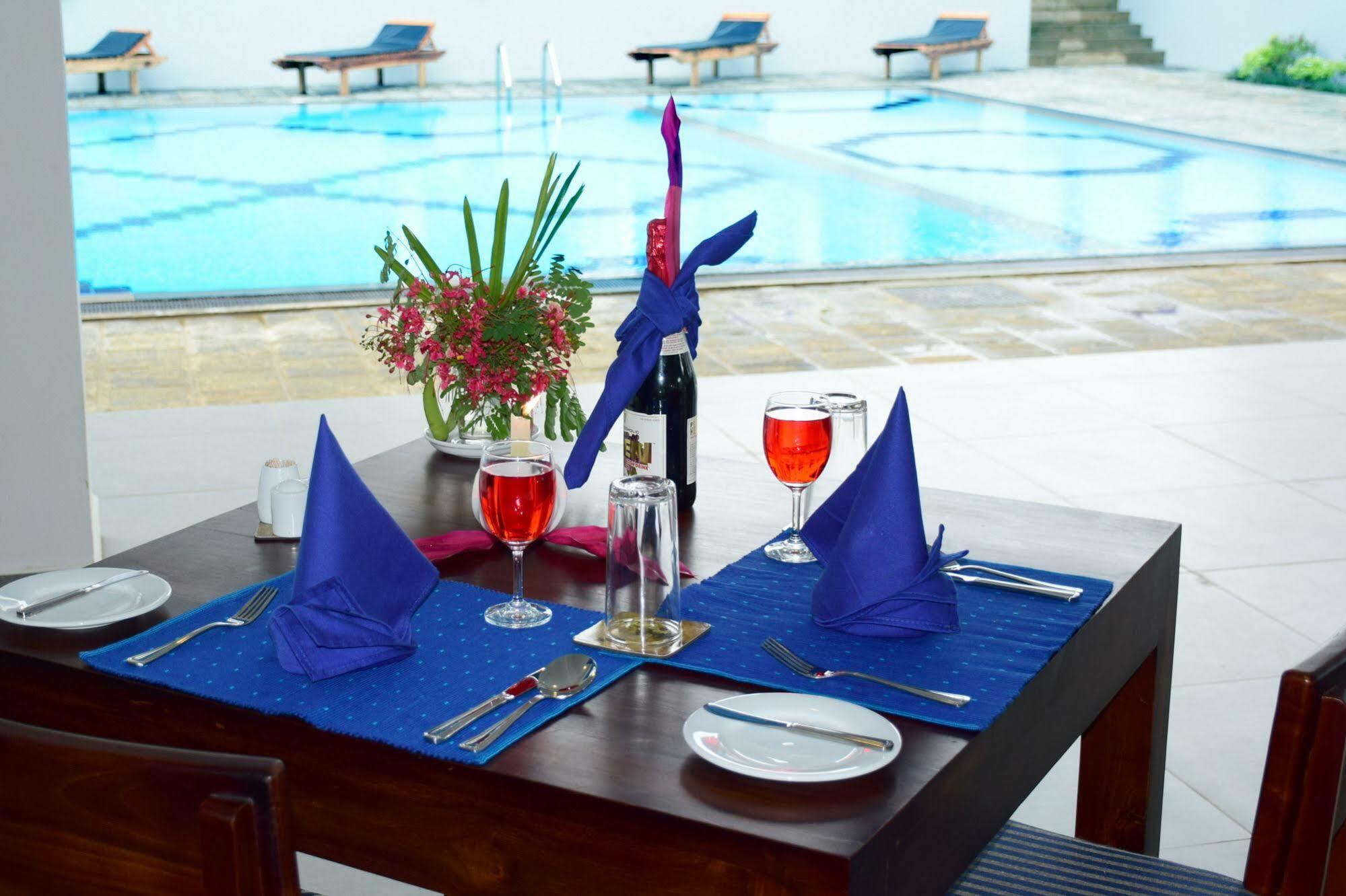 The Blue Wave Hotel Vịnh Arugam Ngoại thất bức ảnh